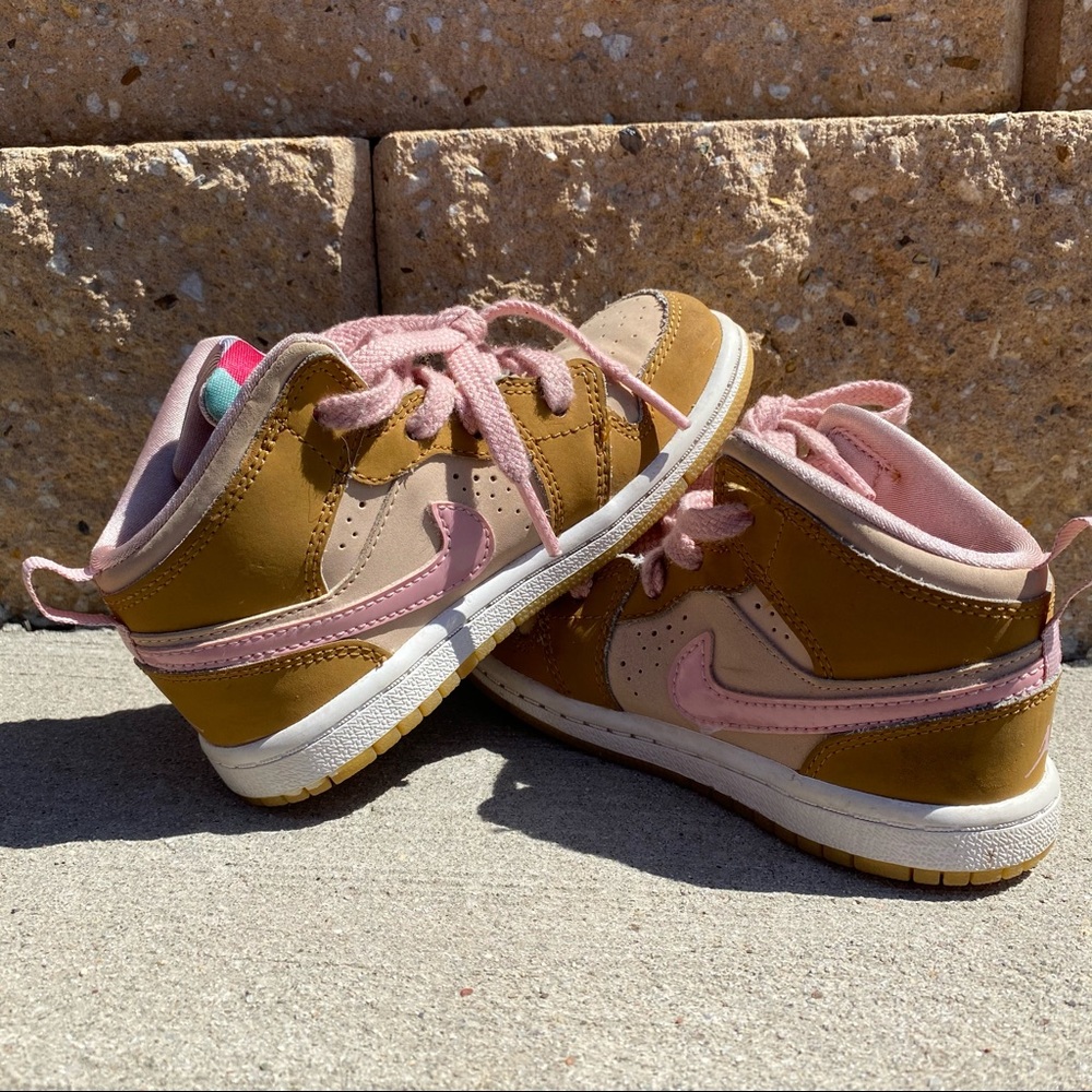 NIKE Jordan 1